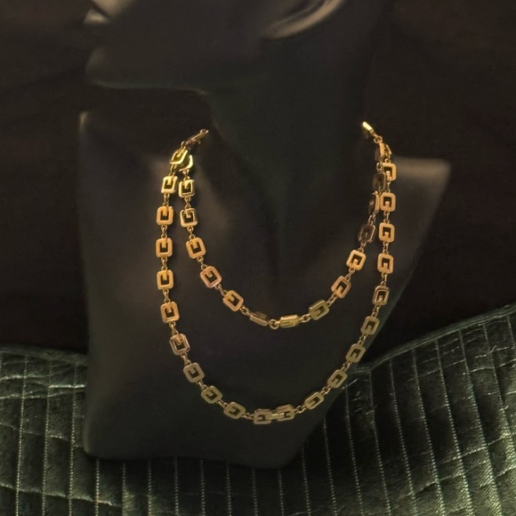 Givenchy Gold Link Necklace - Picture 5 of 8